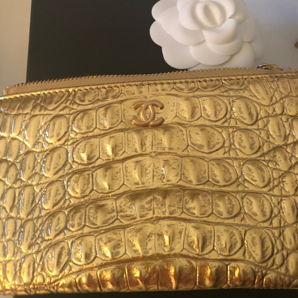 2019 Chanel Gold Croco Zip Case Wallet NWT - Picture 2 of 6
